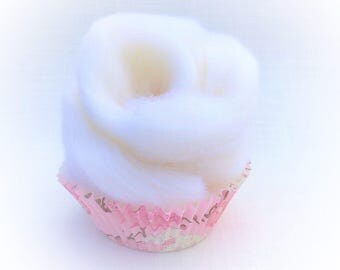 Needle felting wool. 10g high quality Merino wool roving for felting and wet felting. Wool felt supplies. 23 micron. Snow White M001.