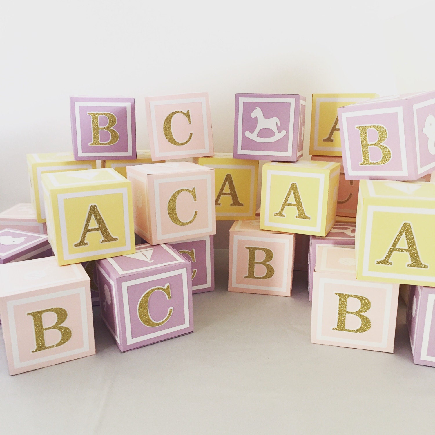 babyshower center pieces with balloons and abc box