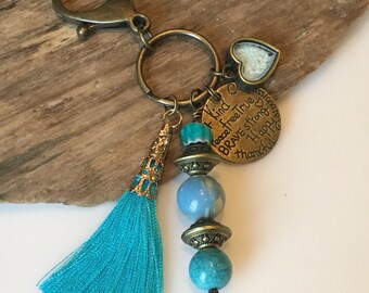 TENDYCOCO Quasten-Keychain Mit Fransen – Zarter Anhänger Für Schlüssel, Taschen & Rucksäcke Im Boho-Style TENDYCOCO Quasten-Keychain Mit Fransen – Zarter Anhänger Für Schlüssel, Taschen & Rucksäcke Im Boho-Style