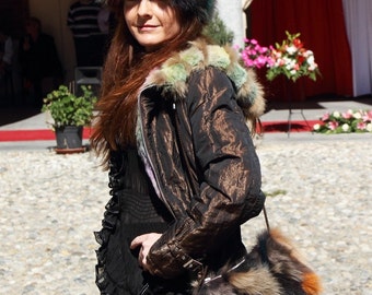 Small shoulder bag made of multi-coloured fox fur, simple and glamour, choose between gold look chaine or cord strap, zip closure, lined