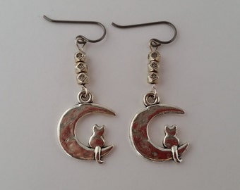Silver Crescent Moon Cat Earrings Niobium Earrings Silver Cat on Moon Earrings for Sensitive Ears Cat Lover Earrings Cat Lady Jewelry