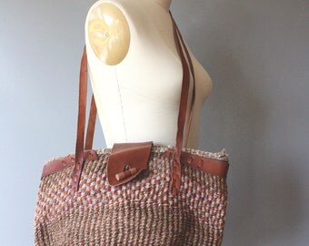 vintage sisal bag / straw bag with leather trim / zipped sisal bag
