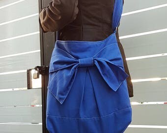 Redridingbow: Everyday Bag, Messenger Crossbody Bag, Shoulder Bag, Diaper Bag, School Bag, Travel Bag,Shopping Bag -Pretty Bow in Blue