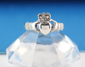 Sterling silver Claddagh Ring, Stunning Claddagh ring, Sterling Irish ring, Love, friendship, loyalty symbol . lisRf 454