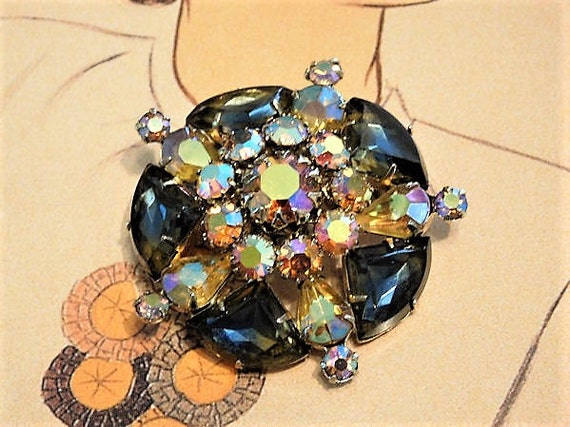 Rhinestone Brooch Mid Century 1960s Vintage Hollywood Art Glass Kite Rhinestones AB Aurora Borealis Layered Dimensional Tiffany Prong