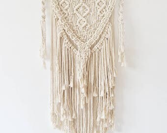 Macrame Wall Hanging / Modern Macrame / Wall Art / Boho Wall Hanging / Wedding Decor / Macrame Tapestry / Bohemian Nursery Decor