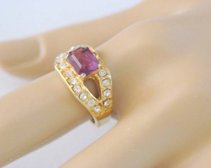 Vintage 18KT Gold Electroplate Amethyst Rhinestone Ring