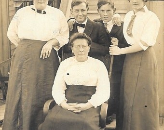 Classic Circa 1910 Family Group Photo, Vintage Real Life Real Photo Semi-Unused Postcard