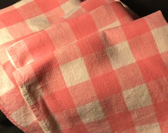 fantastic set~ 8 plaid Pink and White napkins~