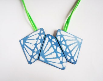 Statement necklace light blue white diamonds