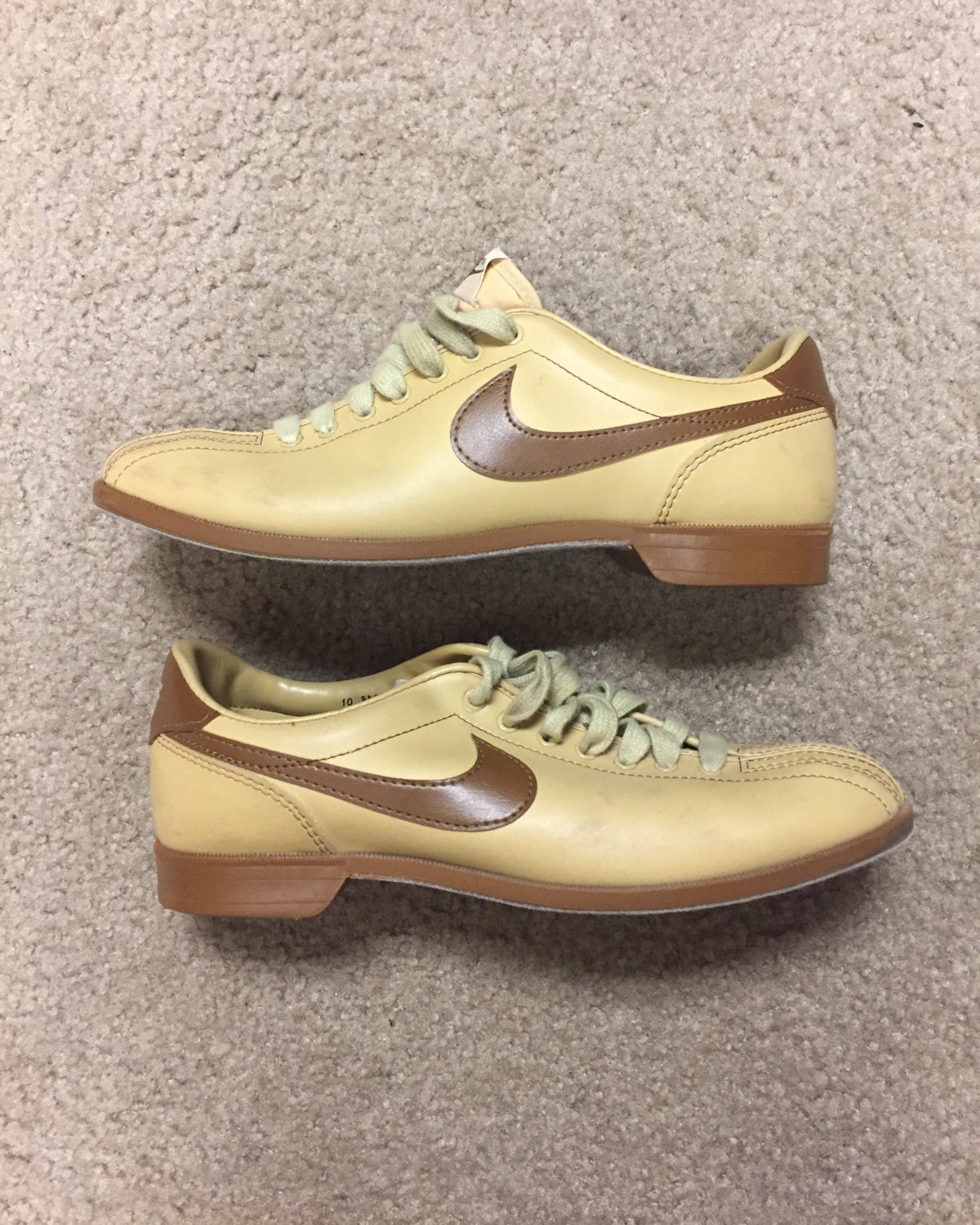 Vintage Nike Bowling Shoes // 1984 Nike Bowling shoes