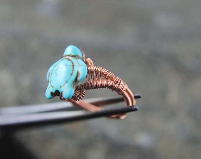 Turquoise Sea Turtle Ring Size 8, Wire Wrap Beaded Hippie Jewelry, Turquoise Howlite, Unique Copper Wire Weave Ring, Gift for Him or Her
