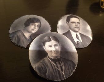 brooch with a picture of "ancestors"