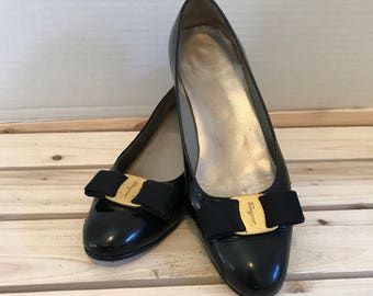 FERRAGAMO Vintage Vara Bow Black Patent Leather Size 6 B