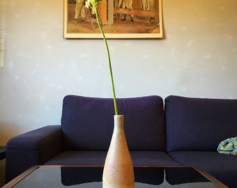 Bottleneck vase.