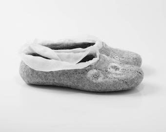 Felted wool slippers in gray natural wool with non slip latex soles VIOLA Women's wool shoes