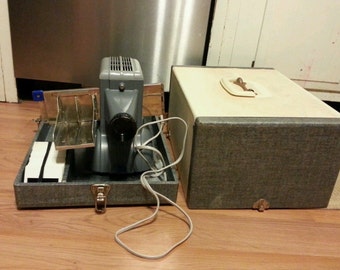 Projecteur de diapositives vintage Eiki 505A avec accessoires