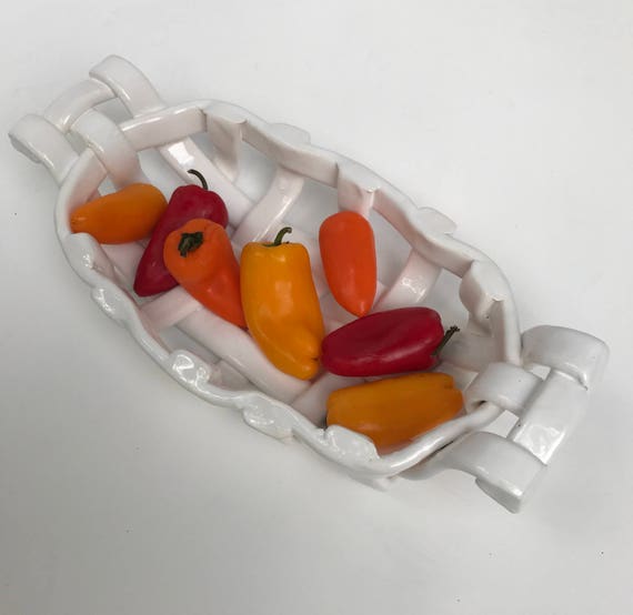 Ceramic basket with handleswhite pottery bowl for warming