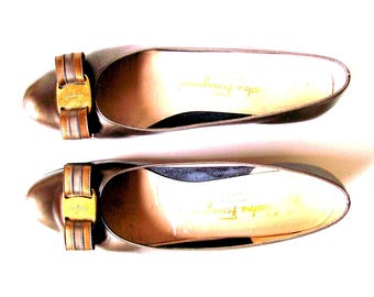 Vintage Salvatore Ferragamo Vara Bow Bronze Pumps // Size 8 AAA Extra Narrow // Need Repair