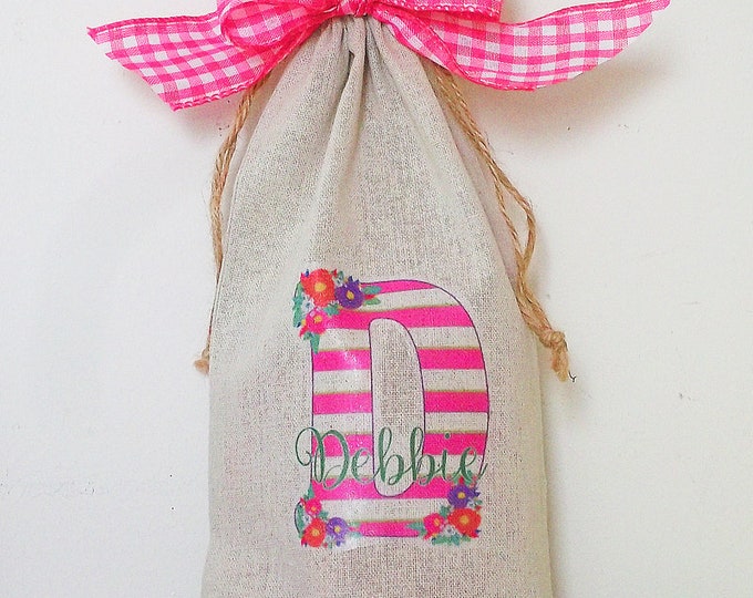 Wine Bags, 3 Personalized Hostess Gift, Wine Sack, baby shower hostess gifts, wedding favor bags, fabric favor bags, custom favor bag, party