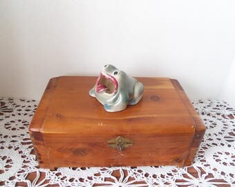 Cute vintage Frog ashtray froggy smoking green figurine antique cigerette holder