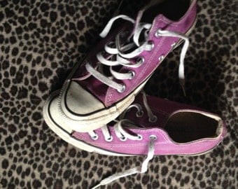 purple converse tennis shoes, converse low tops, vintage converse size 5 1/2 women's, 3 1/2 mens, Chuck Taylors