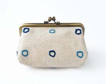 Metal frame capacious pouch // Regular Raindrops