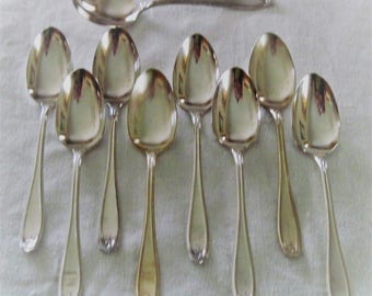 9 Vintage Silverplate Oneida 1881 Rogers Circa 1919 Chippendale Pattern Tesapoons & Sugar Spoon