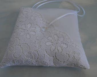 Ring pillow. White lace wedding ring cushion. Ringkissen