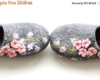 Slippers women felted slippers gray house shoes with pale pink flowers custom slippers gift for her felt shoes wool home slippers