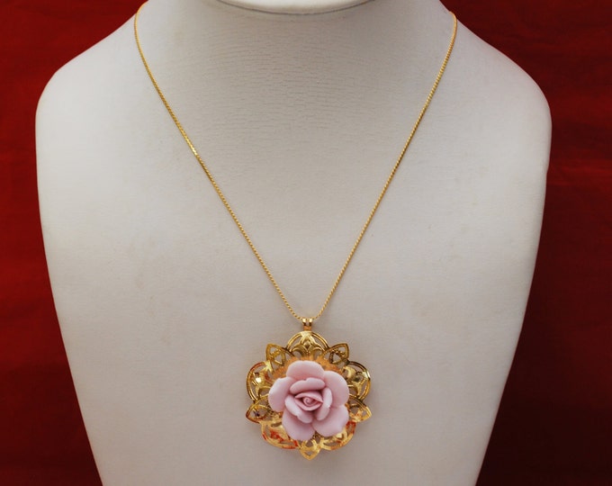 Pink rose Necklace - Gold tone metal - light Pink ceramic flower -Floral pendant necklace