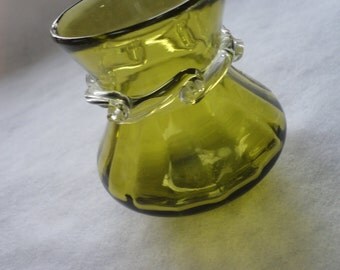 Vintage Olive Green Hand Blown Pilgrim Glass Vase, Pilgrim Glass Vase Rigaree Rope, Green Glass Vase, Collectible Glass, Small Glass Vase