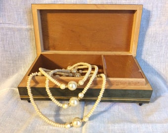 Vintage Jewelry Music Box/Floral Print Jewelry Box