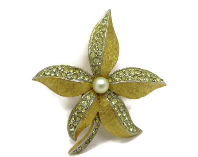 Weiss Poinsettia Gold Tone Rhinestone Faux Pearl Vintage Brooch