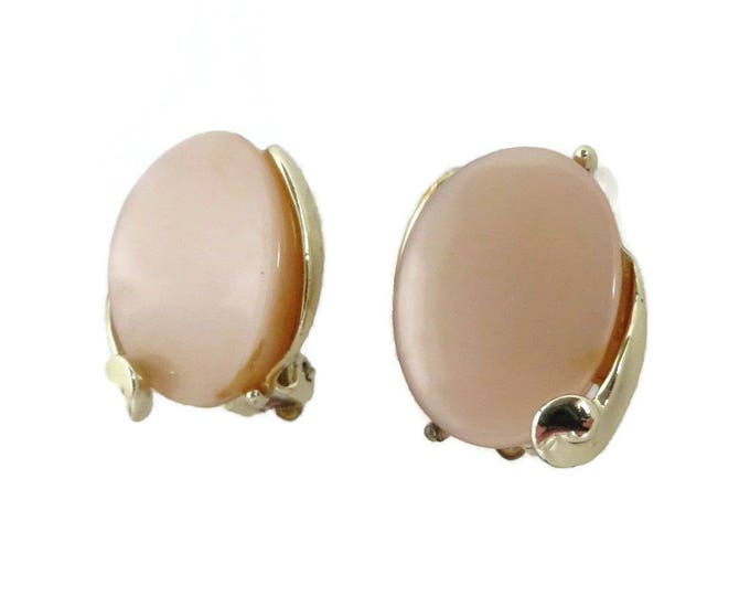 Beige Oval Thermoset Earrings, Vintage Estate Gold Tone Clip-on Earrings Costume Jewelry
