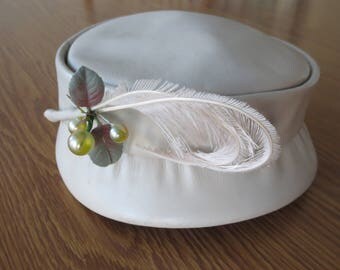 Vintage Womans Beige Soft Pleather Dress Hat With Feather and Bauble, Sunday Hat With Feather Accent, Vintage Faux Leather Hat