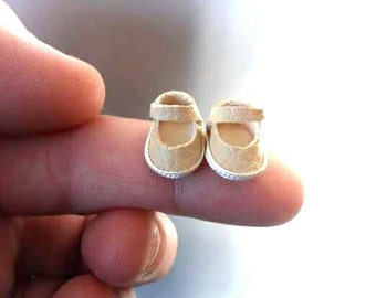 Dollhouse baby shoes Esc 1:12