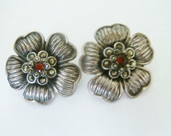 Vintage Sterling Garnet Earrings / Garnet Earrings / Silver Earrings / Sterling Jewelry / Garnet Jewelry / Floral Earrings /Pierced Earrings