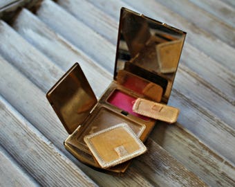 Vintage. Gold compact. Makeup compact.