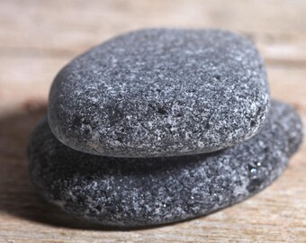 Sea Glass / 2 pieces / Italian Genuine Grey Beach Glass for Jewelry and Mosaic / Natural Sea Glass Supplies (sg-0002-15)