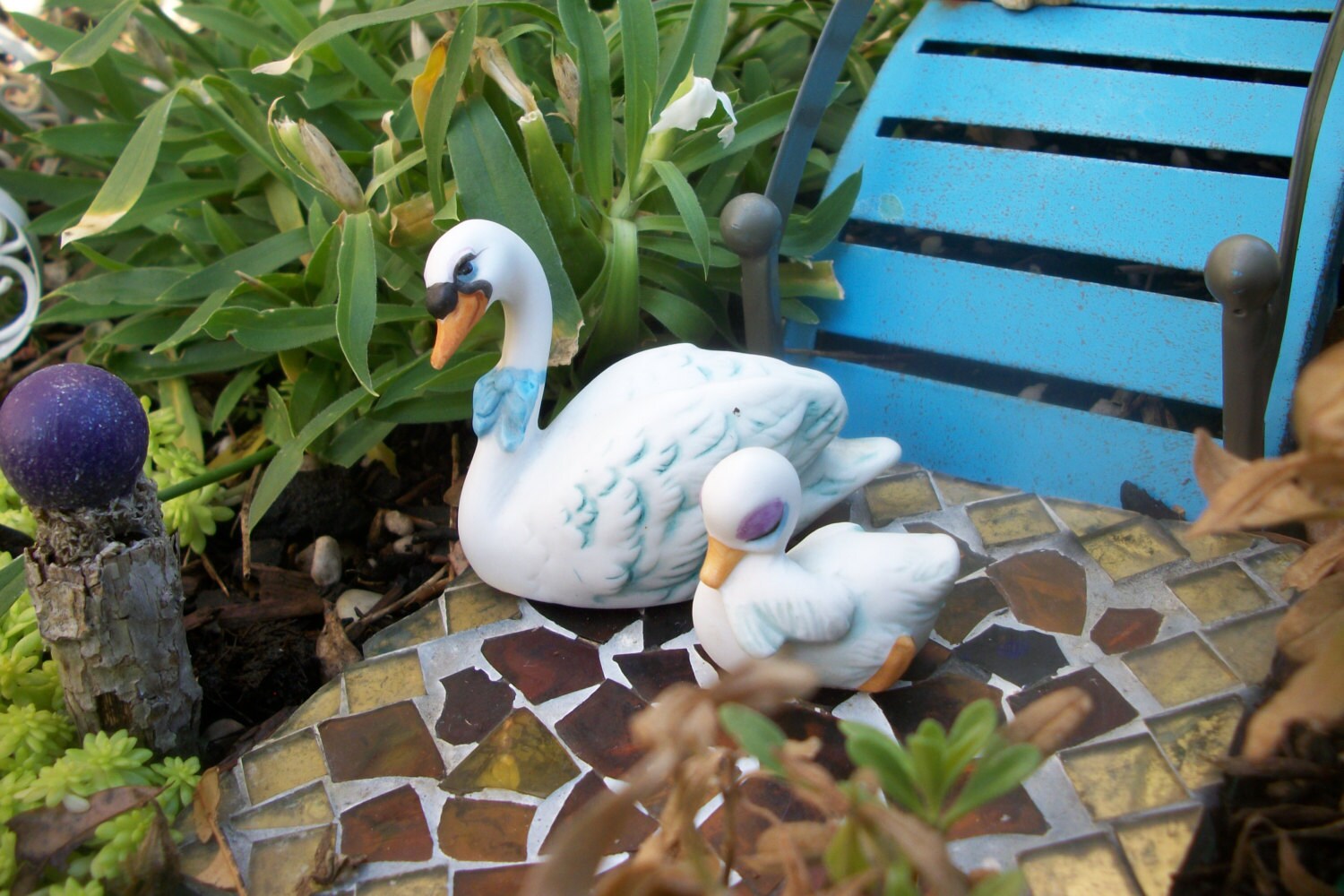 Miniature Fairy Garden Mamma Swan and Baby Animal Figurine