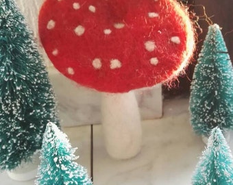 Toadstool/fly agaric (needlefelted) soft sculpture