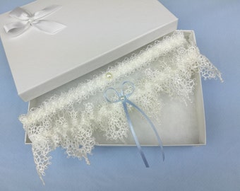 Ivory venise lace garter set, wedding garter set, guipure lace garter set, pearl garter set, something blue wedding garter set