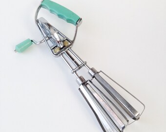 Vintage manuel mixer with turquoise (minth) handle, Vintage mixer