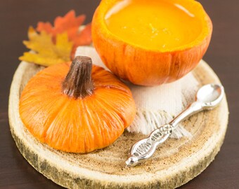 Rustic Pumpkin Soup Tureen - 1:12 Dollhouse Miniature