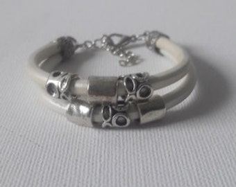 Ibiza style White leather bracelet in metallic white leather and silver tone tubes