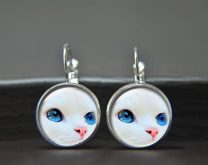 White cat earrings, White cat jewelry, cat jewelry, animal earrings, White Cat Dangle Earrings, White Blue, kitten jewelry, White cat
