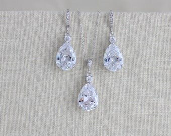 Crystal Bridal earrings, Wedding jewerly Set, Crystal necklace, Bridesmaid earrings, Bridesmaid jewelry, Simple Pendant necklace, Swarovski