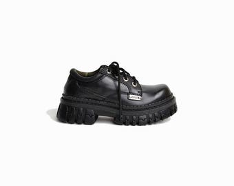 Vintage 90s Black Vegan-Leather Platform Sneakers / 90s Bongo Shoes / Bongo Sneakers - women's 6.5