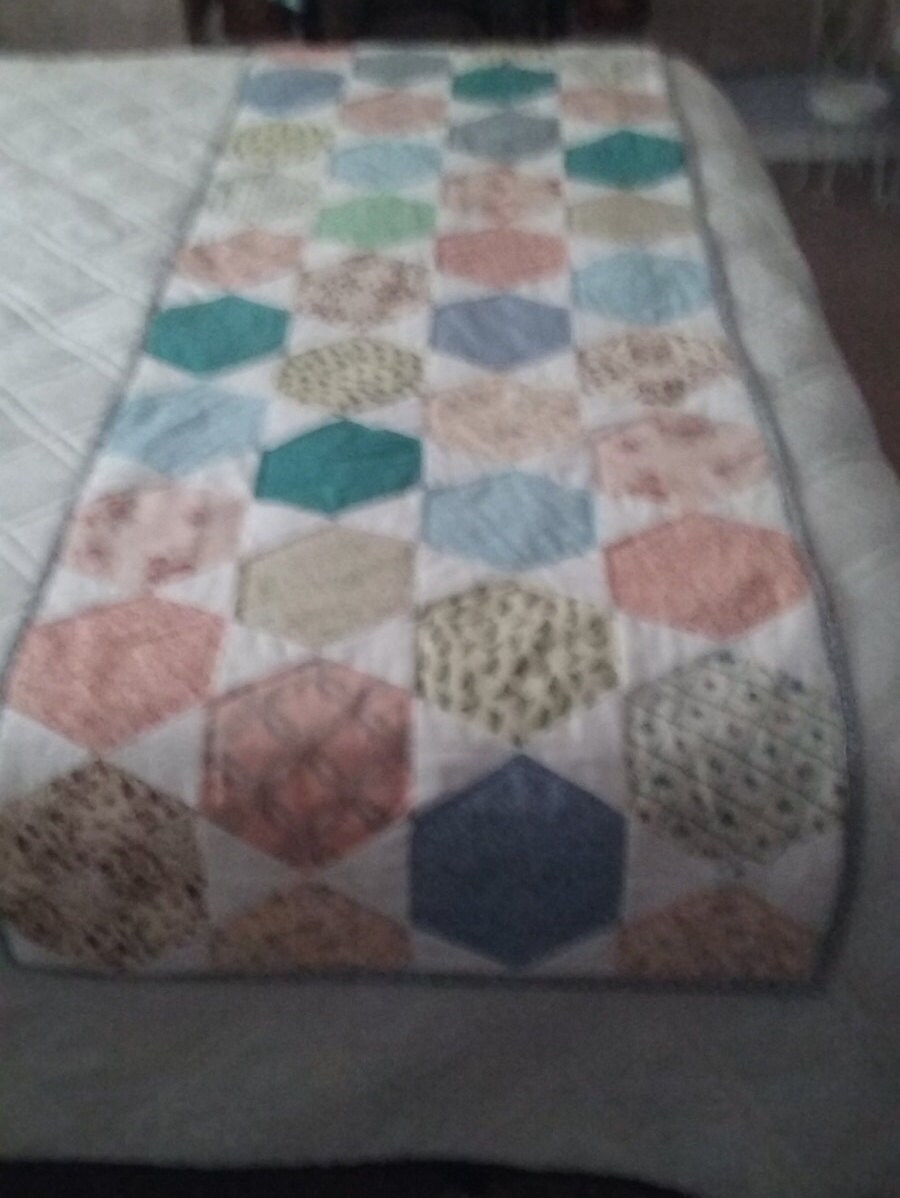 Quilted Bed runner Hexagon Pattern